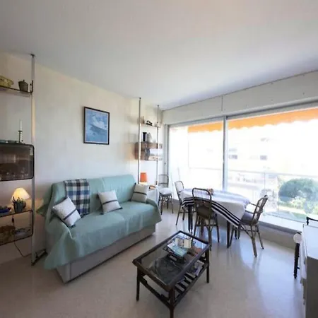 Nice Studio Beachfront 公寓